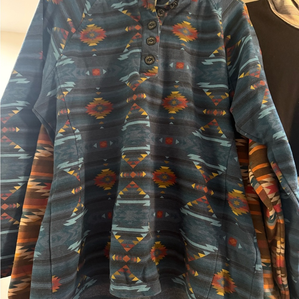 Ariat women’s Blue Geometric Long Sleeve fleeced lined pullover